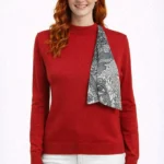 Kırmızı Fular Detaylı Yarım Boğazlı Triko Kazak