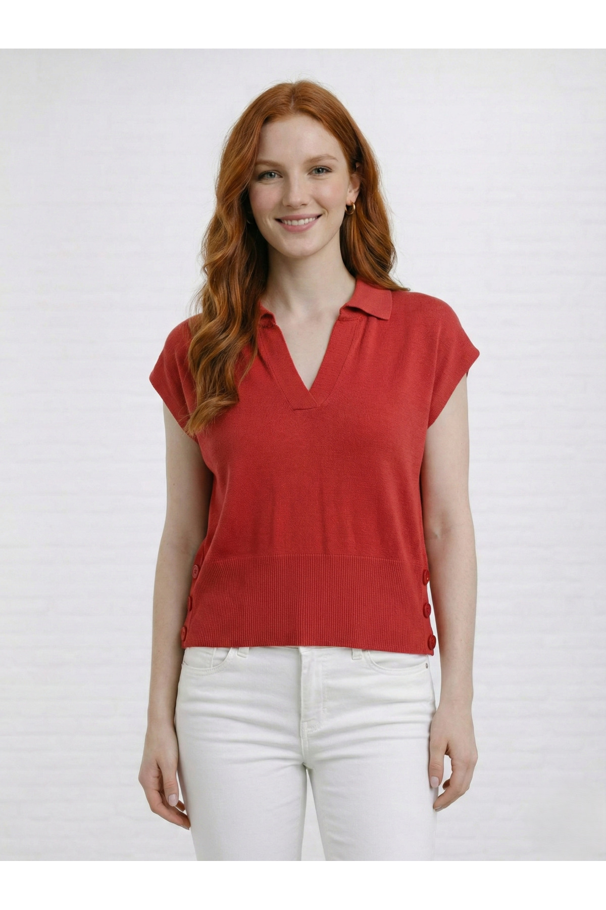 3d1a4525d66c465ab913c6c6acbd4fa2-4.jpg Polo V Yaka Yanları Düğmeli Süveter Bluz - Görsel 1