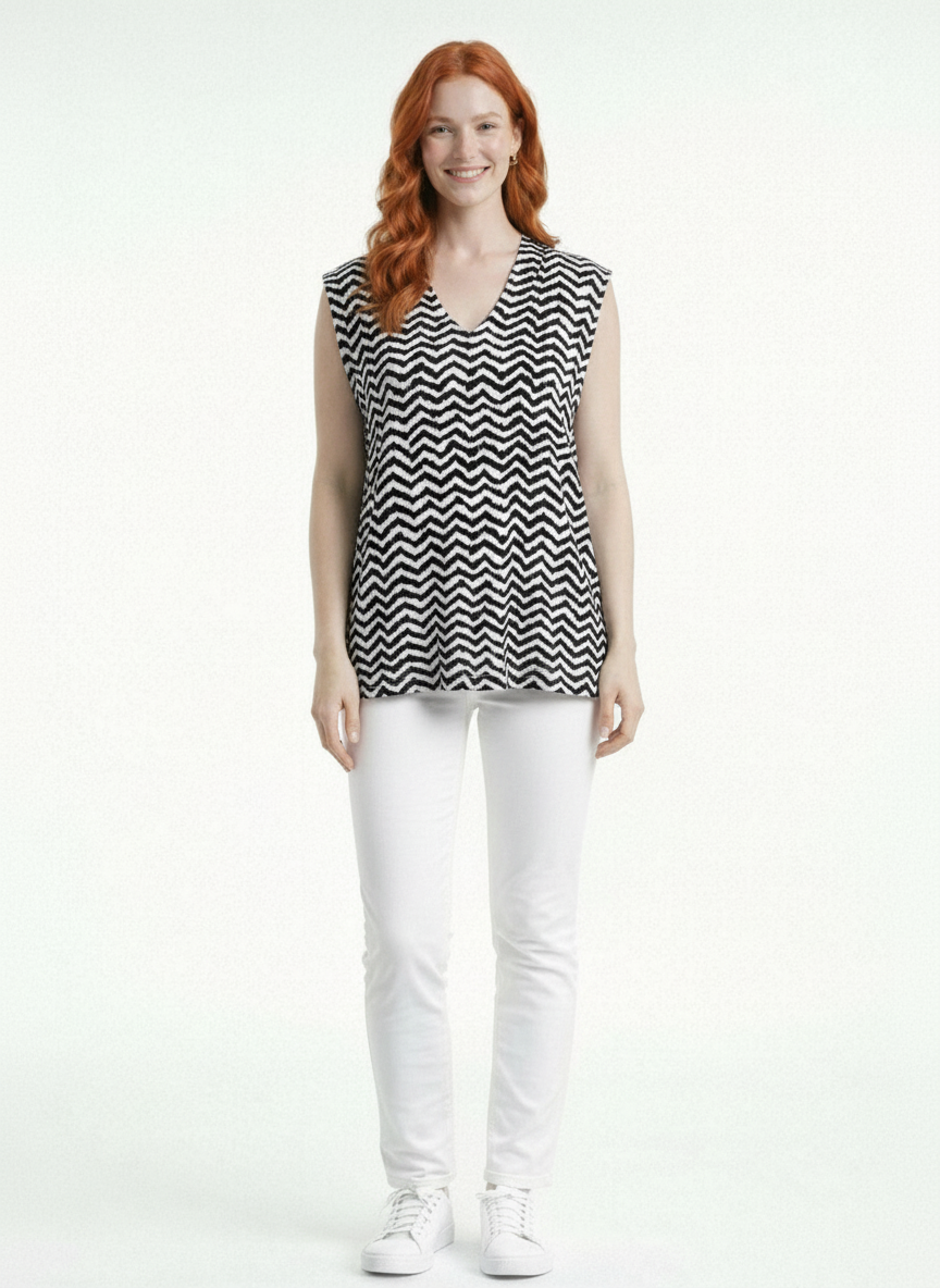 45c394b2806f41d689b2a310aeaf93fc-1.png Kadın Zigzag Desenli V Yaka Kolsuz Tunik T-Shirt - Görsel 1