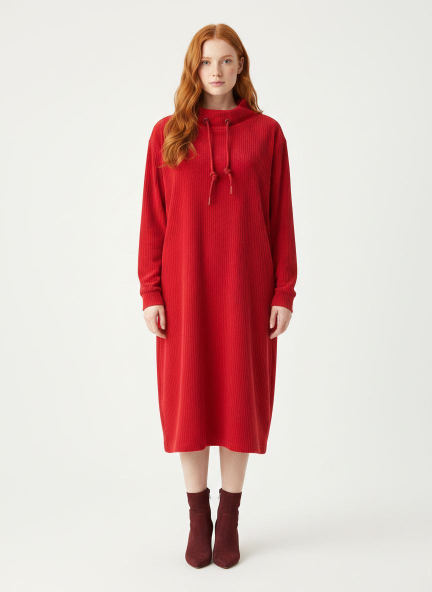 65ec20ff-8859-404a-b748-c198c2a3a861.jpg Kadın Oversize Kadife Kırmızı Elbise - Görsel 1