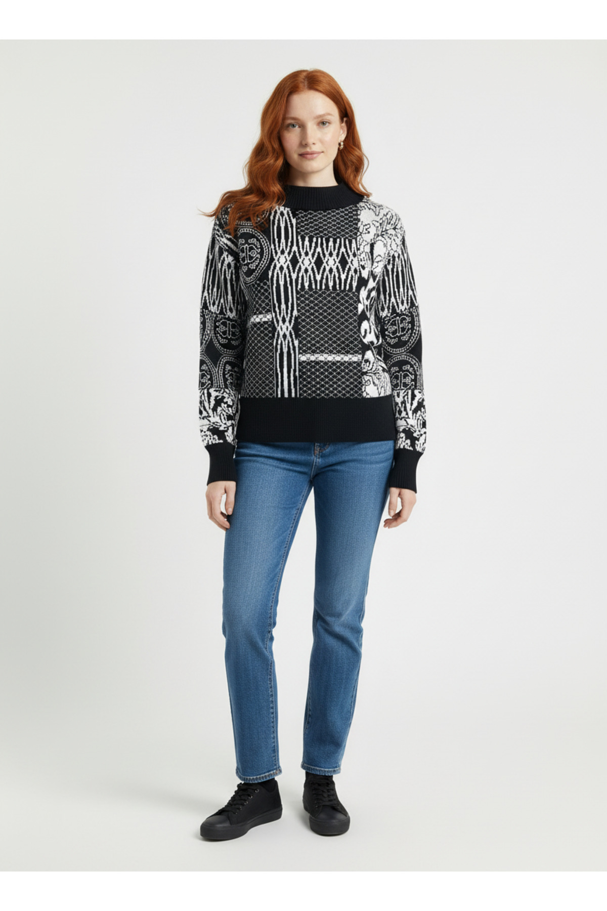 a2e8cec8e10342a3893a95aa424227b1-4.jpg Siyah Beyaz Desenli Dik Yaka Slim Fit Kazak - Görsel 1