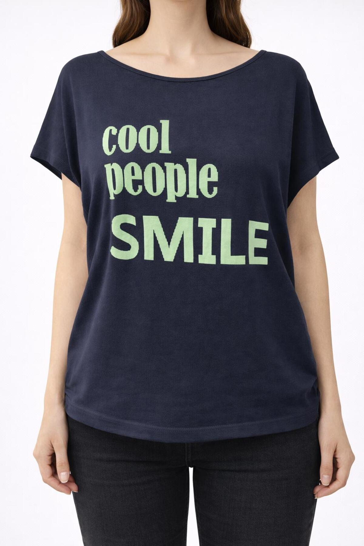 d54d08c80fa34eb79d928c5a53df76bc-2.jpg Lacivert "Cool People Smile" Baskılı Tişört - Görsel 1