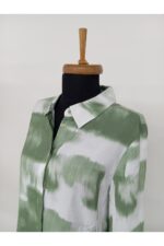 Kadın Mint Beyaz Batik Desenli Polo Yaka Yan Yırtmaçlı Tunik Gömlek - Görsel 4