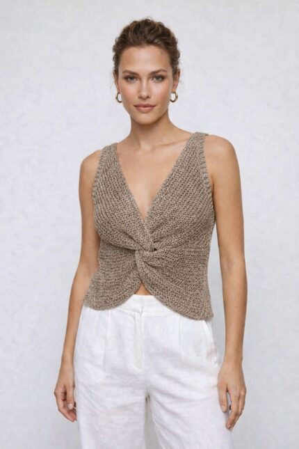 Twist Knot Detaylı Premium Kadın Triko Bluz – V Yaka Örgü Dokulu Şık Crop Tasarım - S/M, Bej