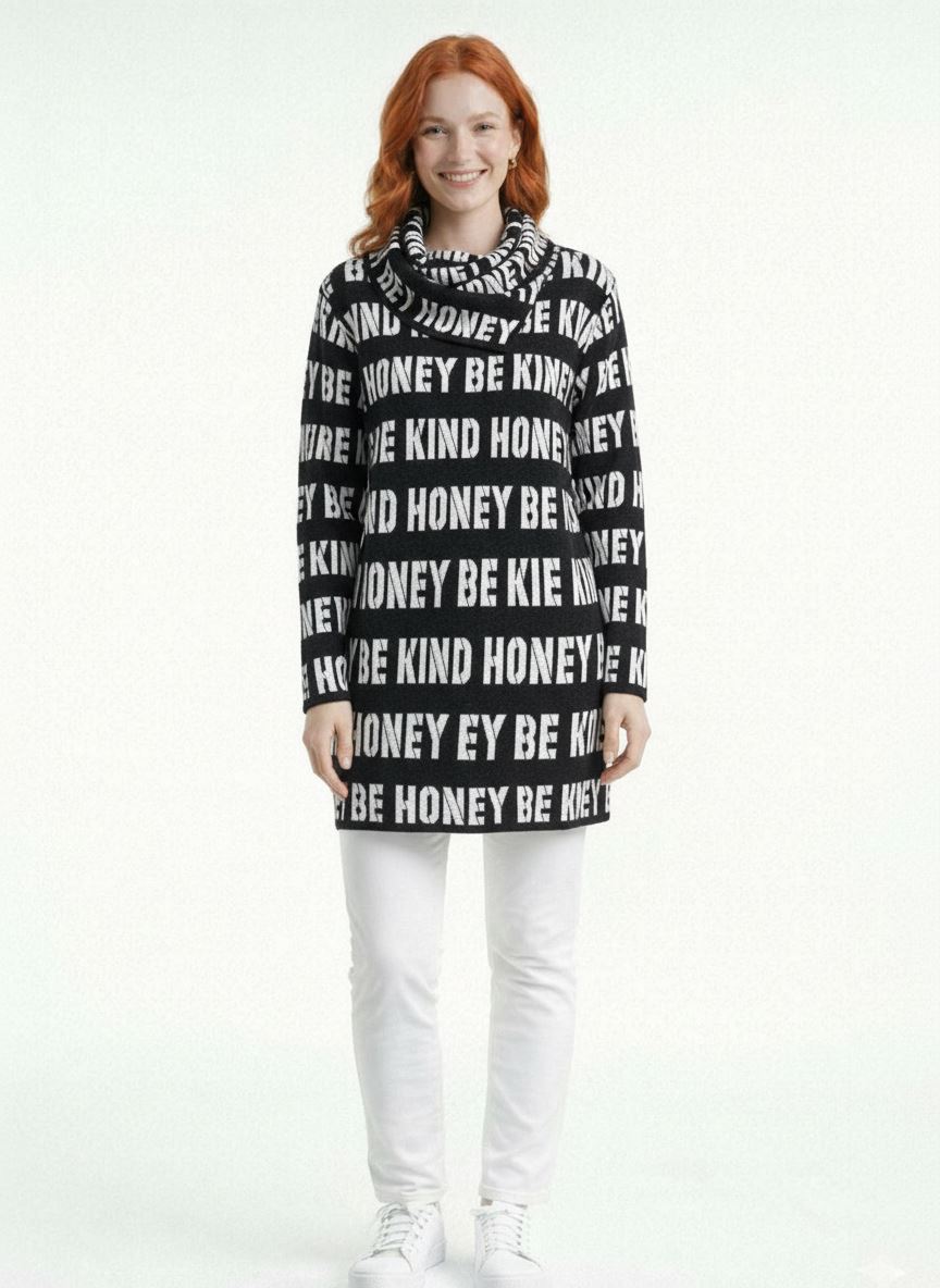 2b4a3f48-f3fa-4829-b12b-0d30b7cd0326.jpg Neden Tekstil Kadın Siyah Beyaz Oversize Triko Yazı Desenli Bluz - Görsel 1
