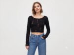 Siyah Delikli Uzun Kollu Crop Bluz