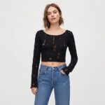 Siyah Delikli Uzun Kollu Crop Bluz