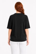 Kadın Siyah Yarım Kol Rahat Kesim T-Shirt - Görsel 2