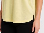 Kadın Rahat Kesim Sarı Yarım Balıkçı Yaka T-Shirt - Görsel 3